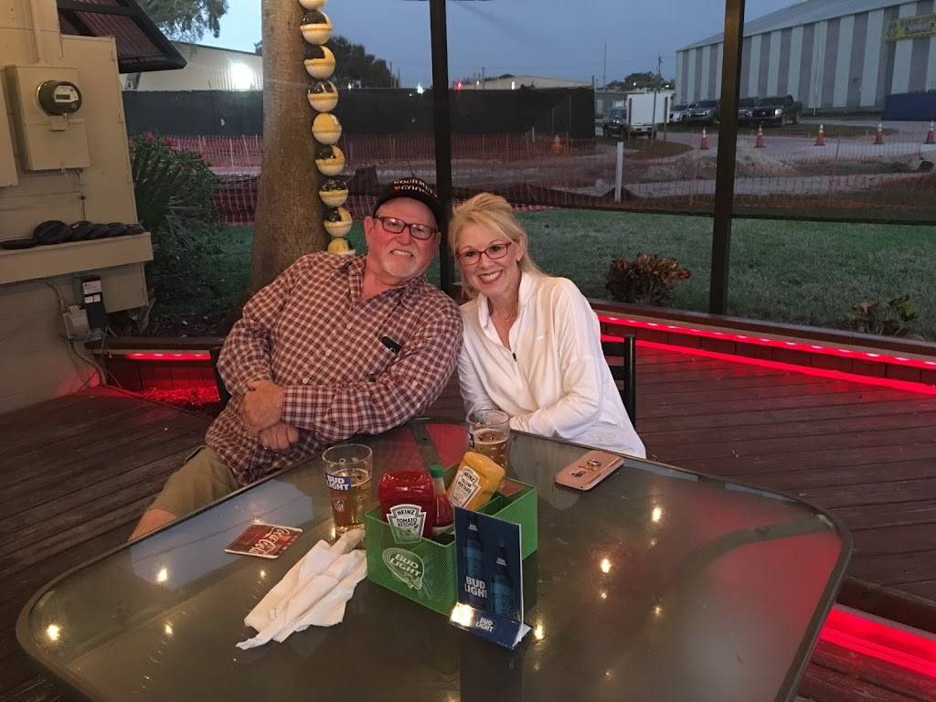 The Twisted Prop Bar & Grille | restaurant | 615 7th St SW, Winter Haven, FL 33881, USA | 8632931937 OR +1 863-293-1937