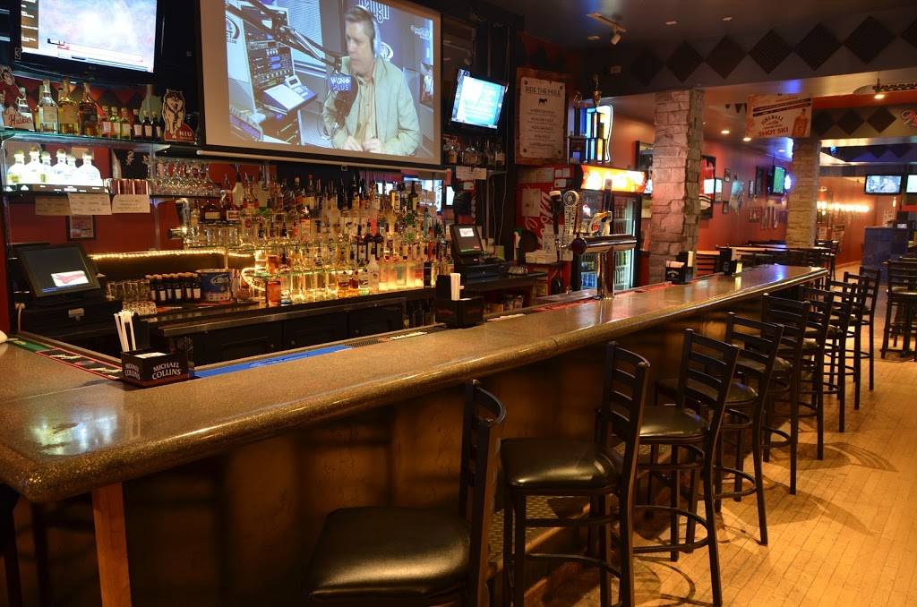 Hometown Sports Bar & Grill | restaurant | 241 E Lincoln Hwy, DeKalb, IL 60115, USA | 8152173325 OR +1 815-217-3325