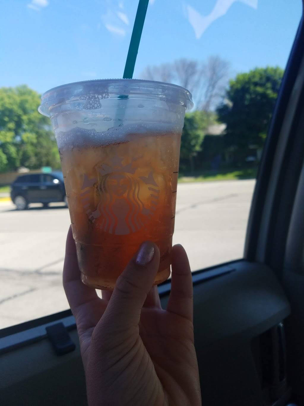 Starbucks | cafe | N112W16510 Mequon Rd, Germantown, WI 53022, USA | 2622531308 OR +1 262-253-1308