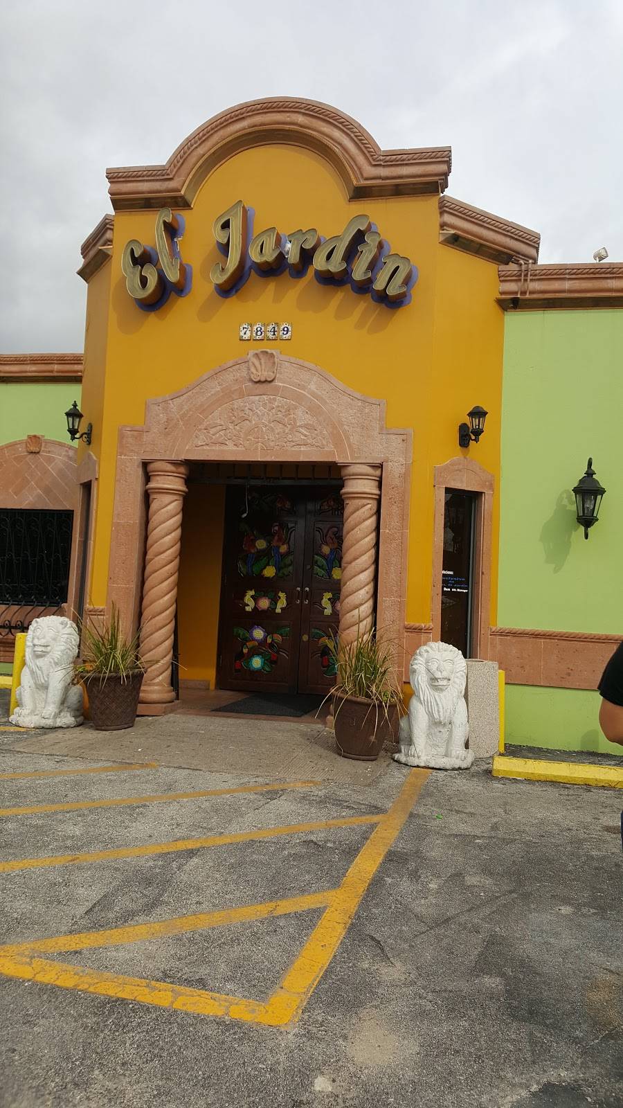 El Jardin Restaurant | restaurant | 7849 Harrisburg Blvd, Houston, TX 77012, USA | 7139213633 OR +1 713-921-3633