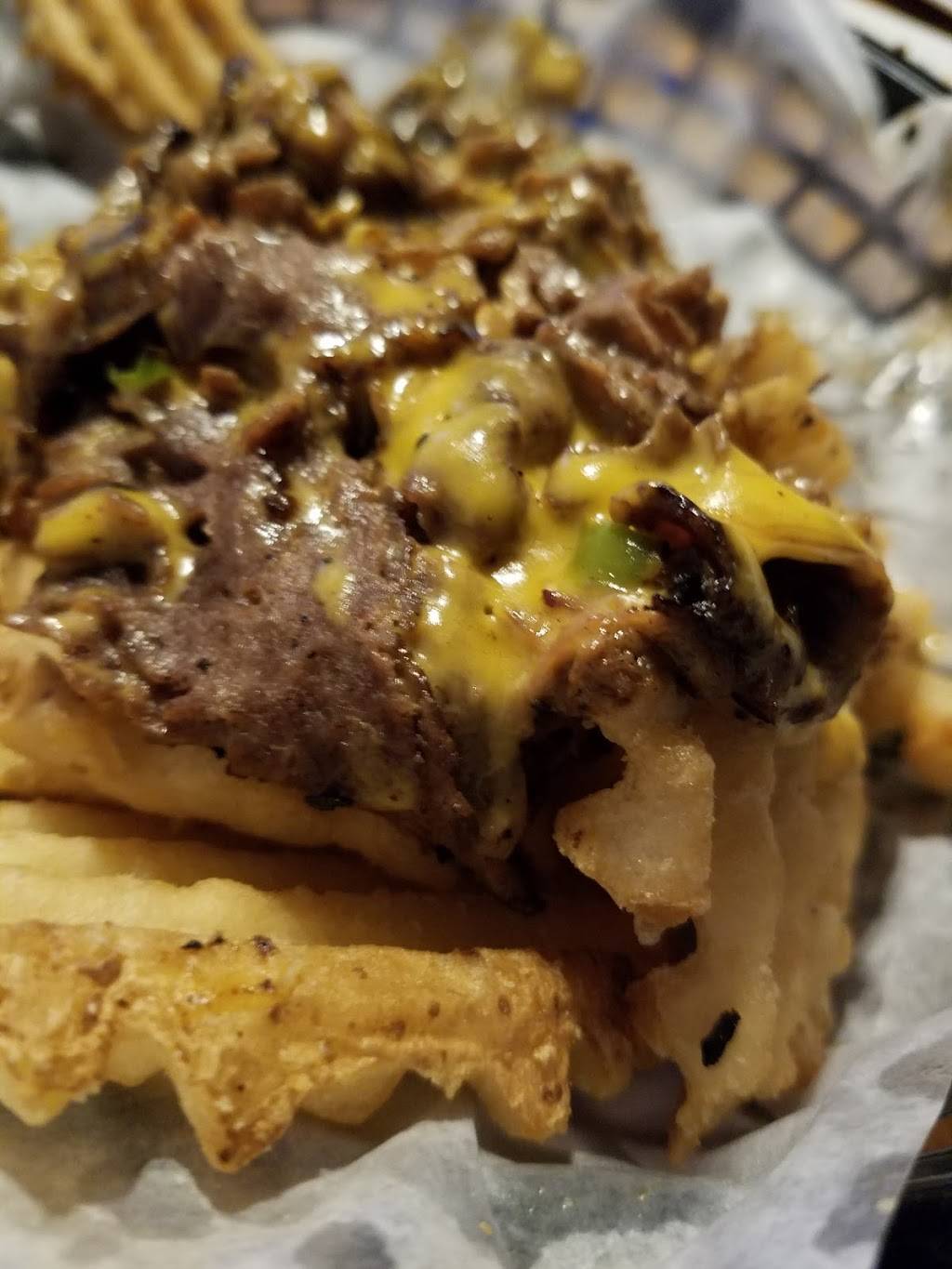 Blue & Gray Bar & Grill | restaurant | 2 Baltimore St, Gettysburg, PA 17325, USA | 7173341999 OR +1 717-334-1999