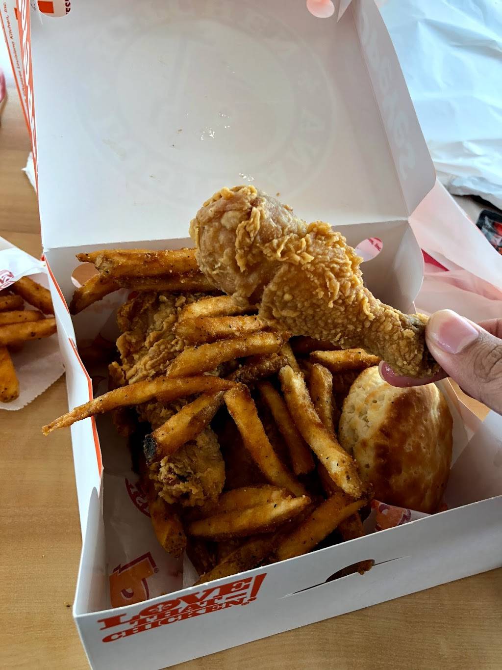 Popeyes Louisiana Kitchen | restaurant | 8120 North Sam Houston Pkwy W, Houston, TX 77064, USA | 8326888666 OR +1 832-688-8666