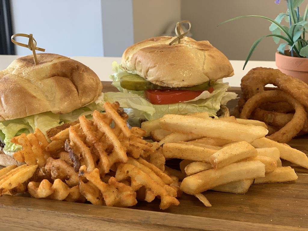 FreshWing of Hudson | restaurant | 246 Main St, Hudson, MA 01749, USA | 9785689464 OR +1 978-568-9464