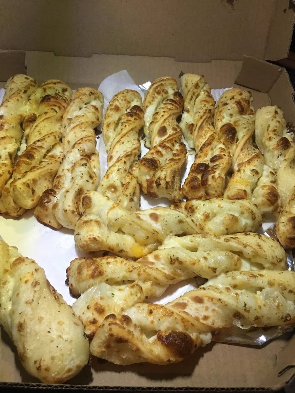 Round Table Pizza | meal delivery | 22457 Foothill Blvd, Hayward, CA 94541, USA | 5105817777 OR +1 510-581-7777