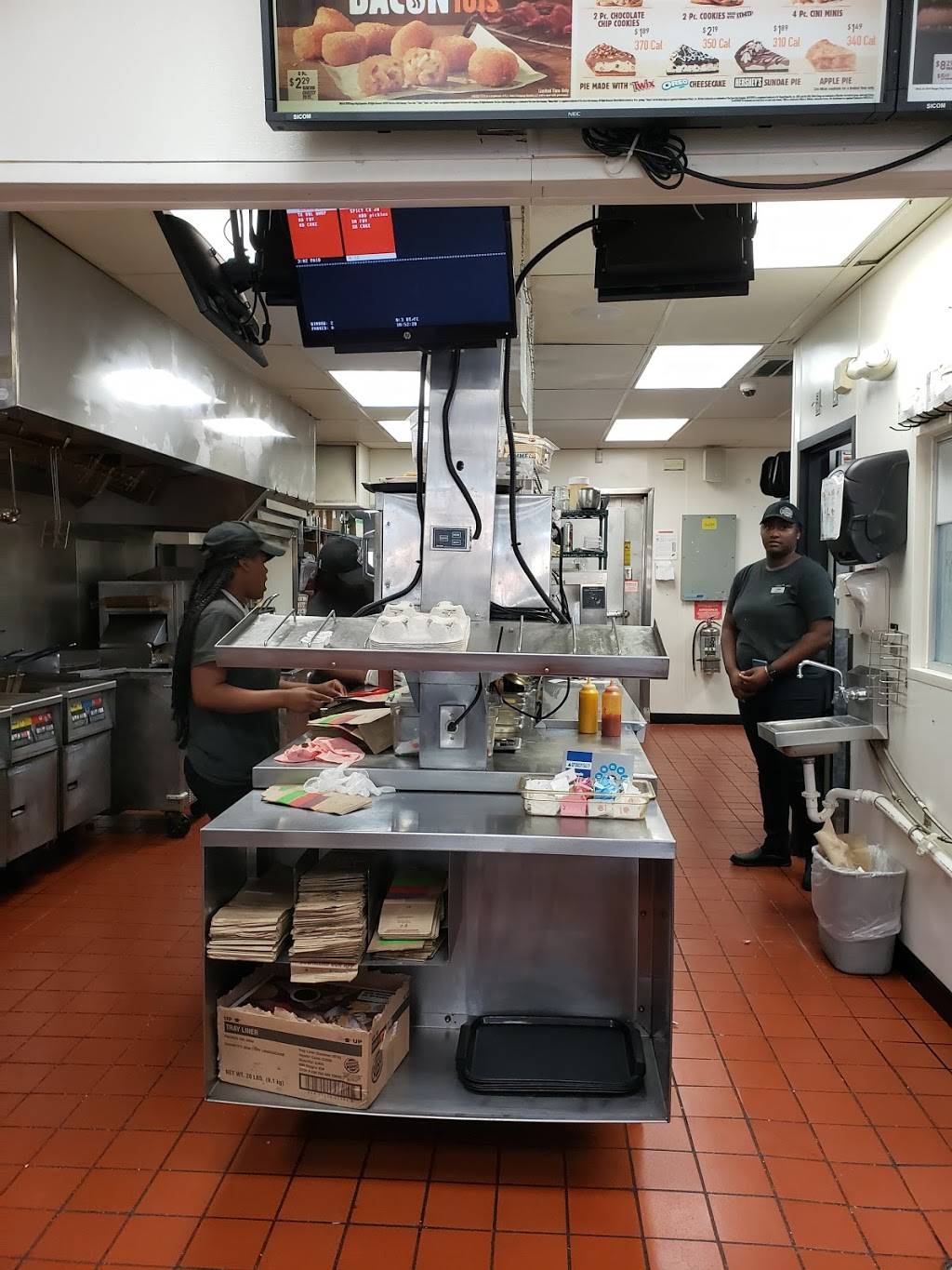 Burger King | restaurant | 200 E Judge Perez Dr, Chalmette, LA 70043, USA | 5046819353 OR +1 504-681-9353