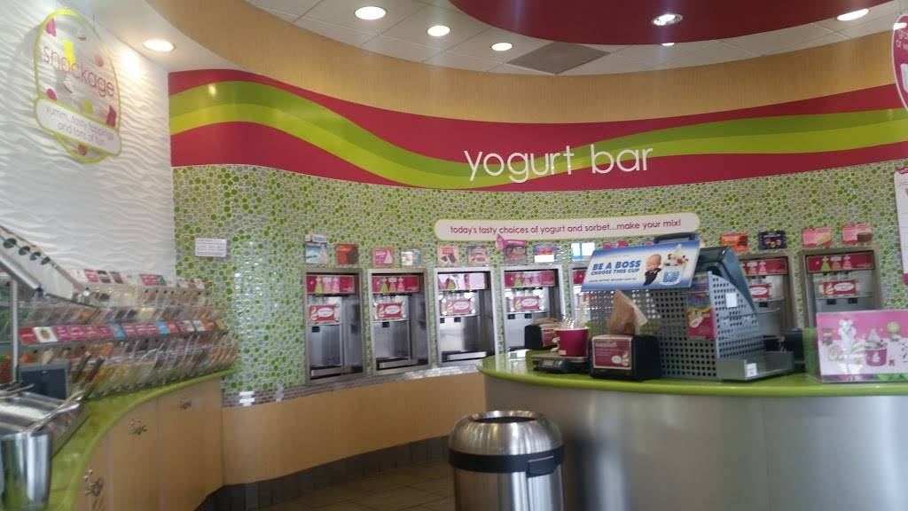Menchies Frozen Yogurt | bakery | 205 S Santa Fe Ave, Edmond, OK 73003, USA | 4052163644 OR +1 405-216-3644