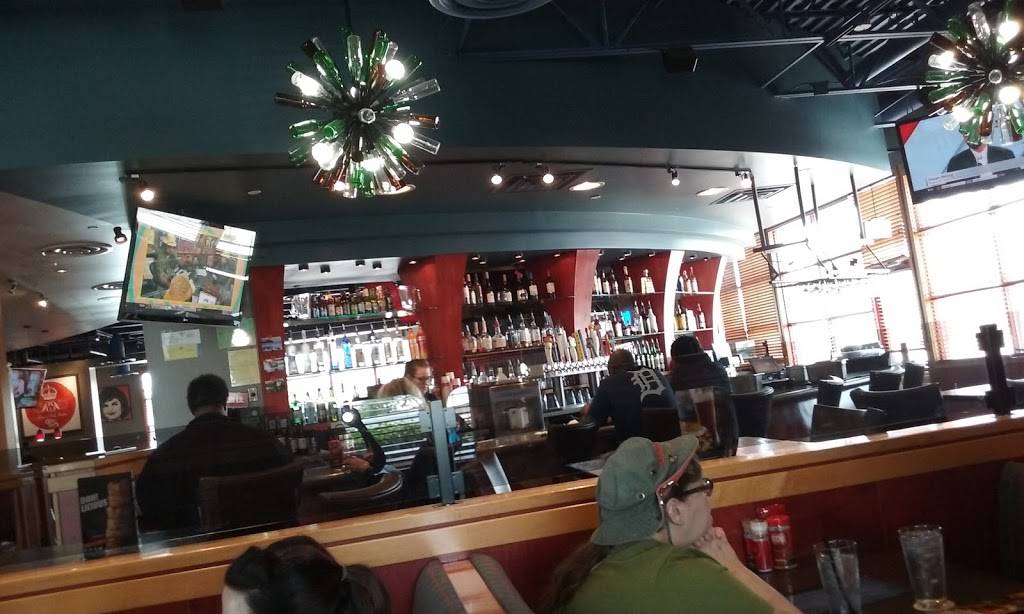 Red Robin Gourmet Burgers and Brews | restaurant | 15780 Hall Rd, Clinton Twp, MI 48038, USA | 5862869236 OR +1 586-286-9236