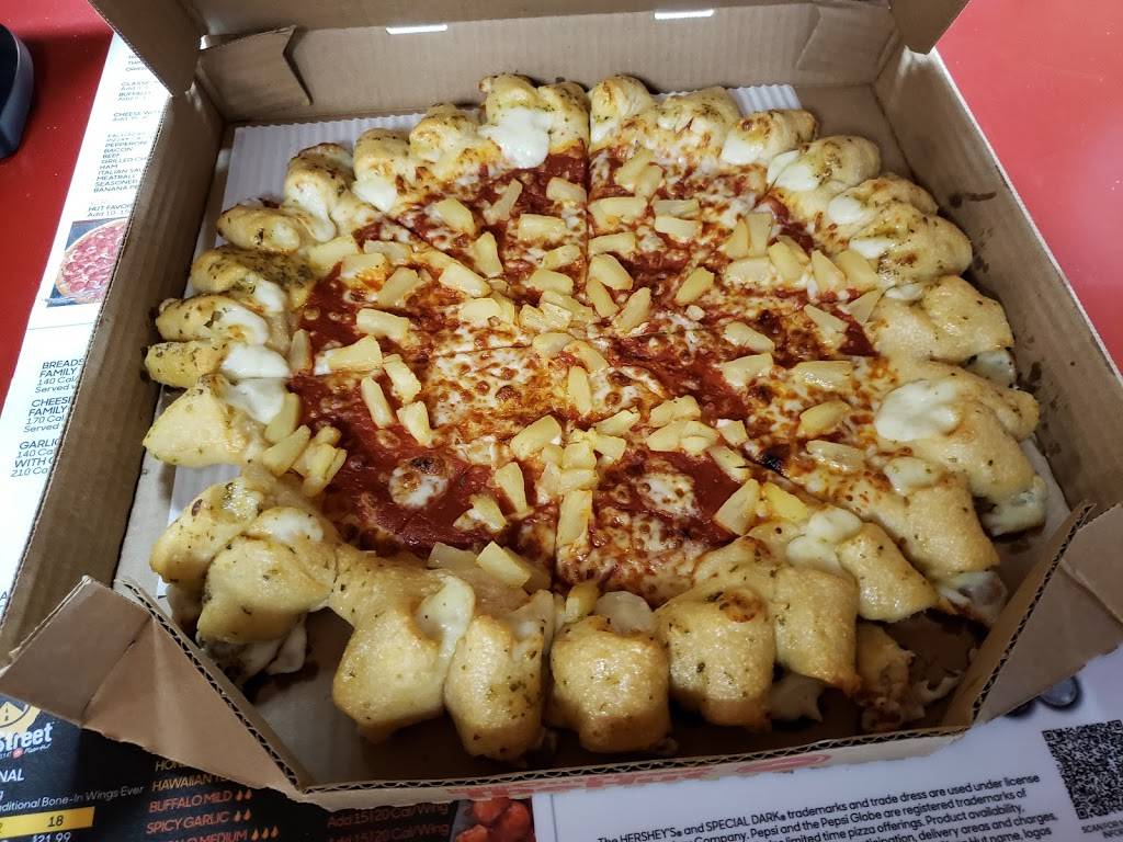 Pizza Hut | restaurant | 2002 Lincoln Hwy, Edison, NJ 08817, USA | 7322876410 OR +1 732-287-6410