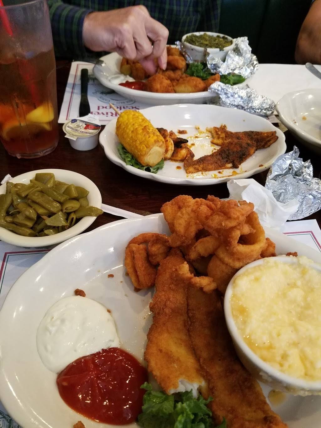 Cedar River Seafood of Gainesville | restaurant | 5141 NW 43rd St Suite 101, Gainesville, FL 32605, USA | 3523714848 OR +1 352-371-4848