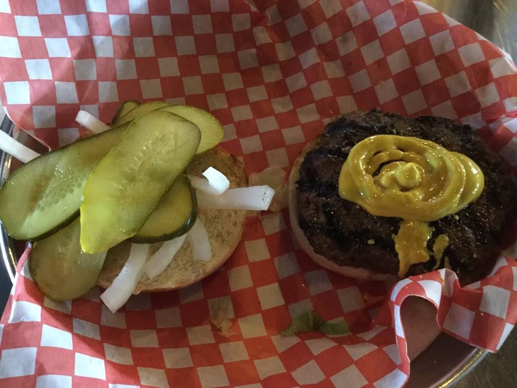 Chucks Roadhouse Bar & Grill | restaurant | 6675 Tecumseh Rd E, Windsor, ON N8T 1E7, Canada | 2262219800 OR +1 226-221-9800