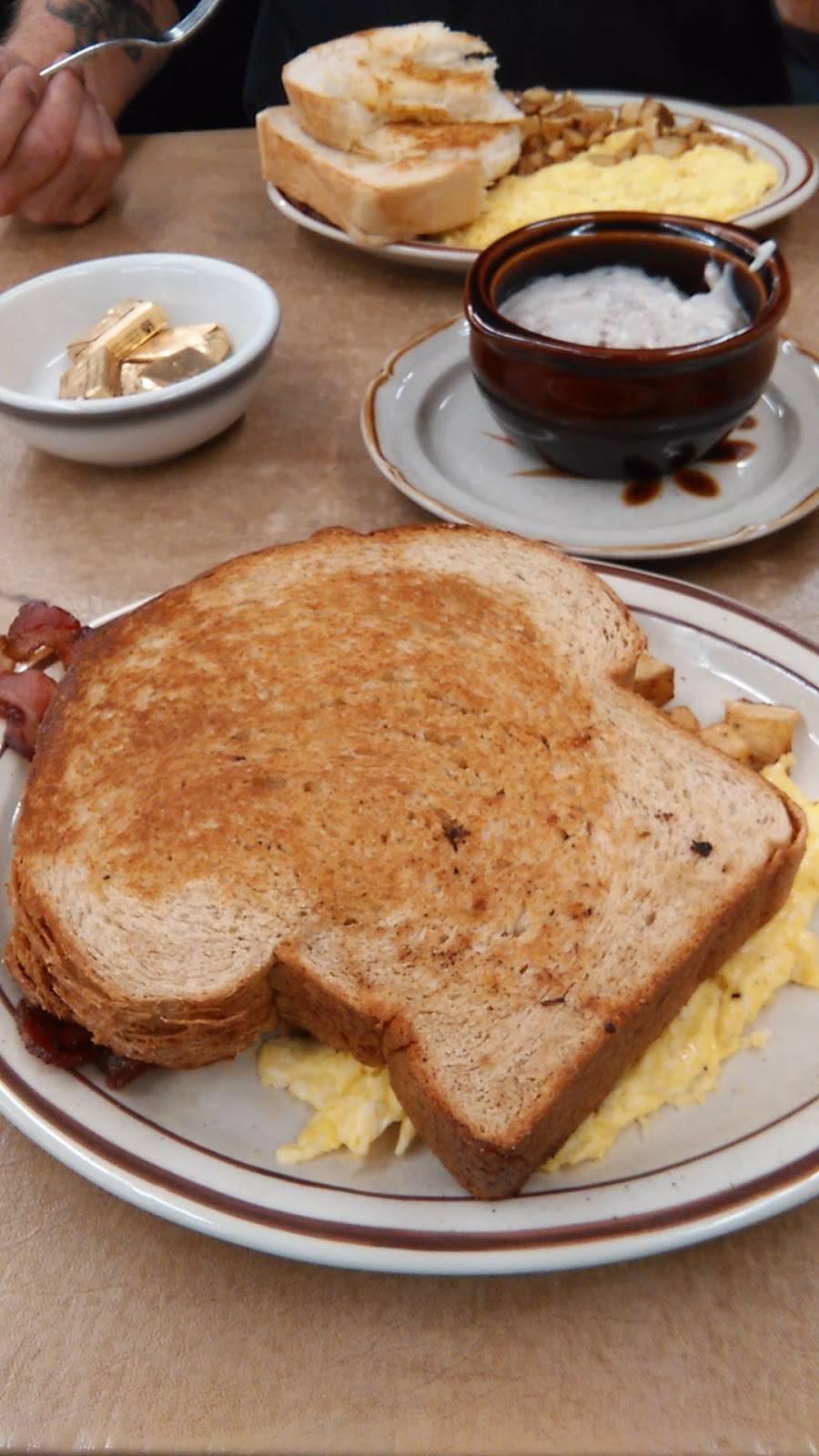 Kellys Country Kitchen | restaurant | 1075 NH-11, Farmington, NH 03835, USA | 6037554283 OR +1 603-755-4283