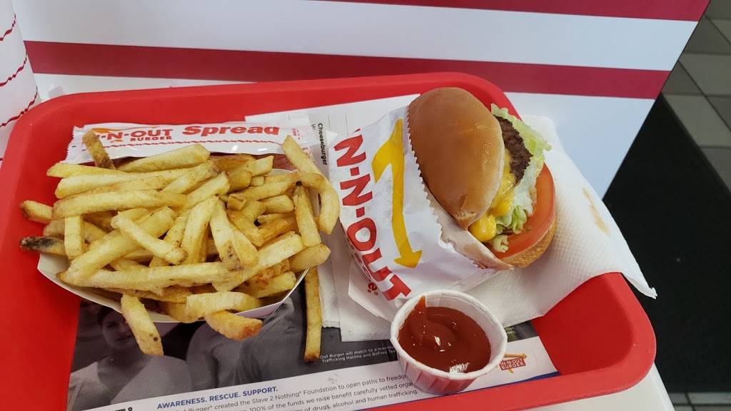 In-N-Out Burger | restaurant | 9414 Mission Gorge Rd, Santee, CA 92071, USA | 8007861000 OR +1 800-786-1000