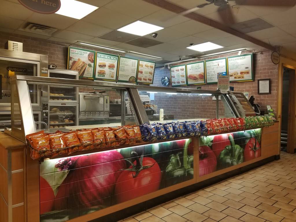Subway | meal takeaway | 990 East Harrison St, Batesville, AR 72501, USA | 8707937766 OR +1 870-793-7766