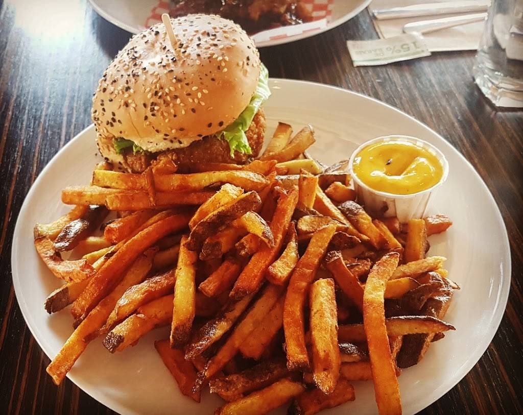 Restaurant Chez Victor | restaurant | 1300 Boulevard Guillaume-Couture, AT VICTOR, S PLACE, Saint-Romuald, QC G6W 5M6, Canada | 4188393409 OR +1 418-839-3409