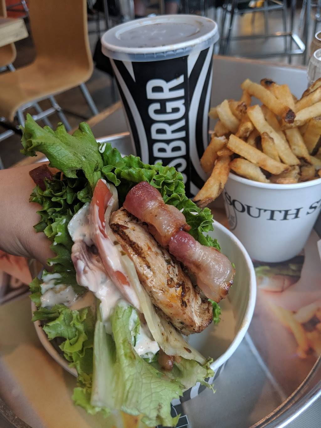 South St. Burger | restaurant | 743 St Clair Ave W, Toronto, ON M6C 1B4, Canada | 6473526523 OR +1 647-352-6523