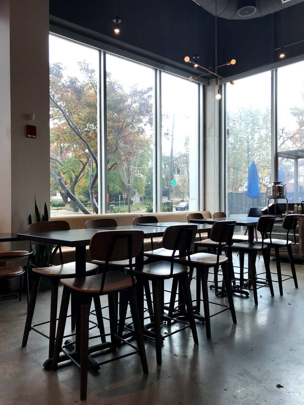 bar Vetti | restaurant | 800 S 4th St, Louisville, KY 40203, USA | 5028833331 OR +1 502-883-3331