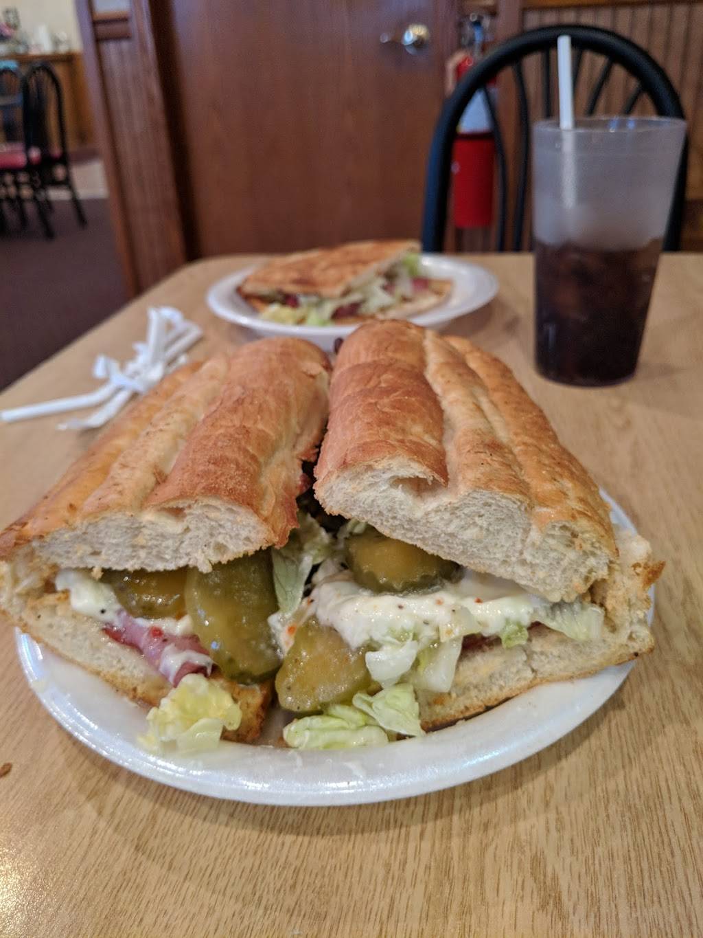 Foxs Pizza Den | restaurant | 1 E DuBois Ave, DuBois, PA 15801, USA | 8143710444 OR +1 814-371-0444