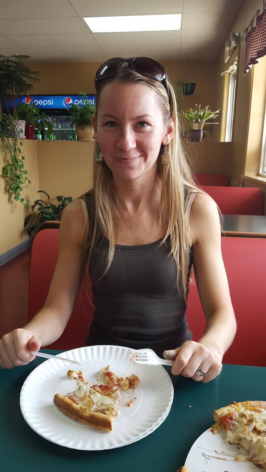 South Main Pizza | restaurant | 359 Main St, Farmington, NH 03835, USA | 6037559911 OR +1 603-755-9911