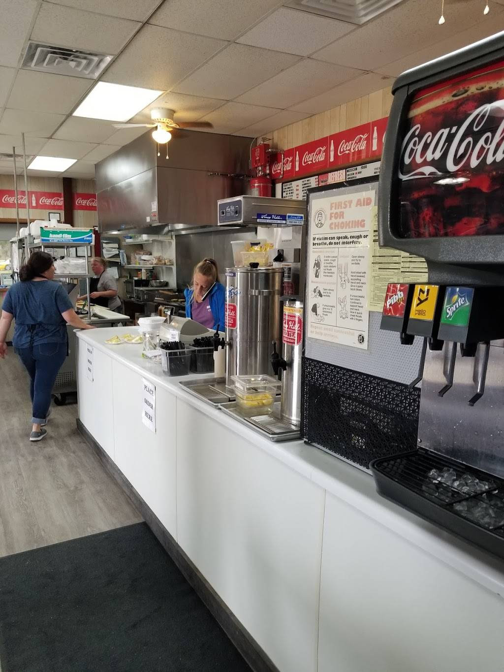 Mobleys Sandwich Shop | meal takeaway | 418 Gordon St, Blackshear, GA 31516, USA | 9124491003 OR +1 912-449-1003