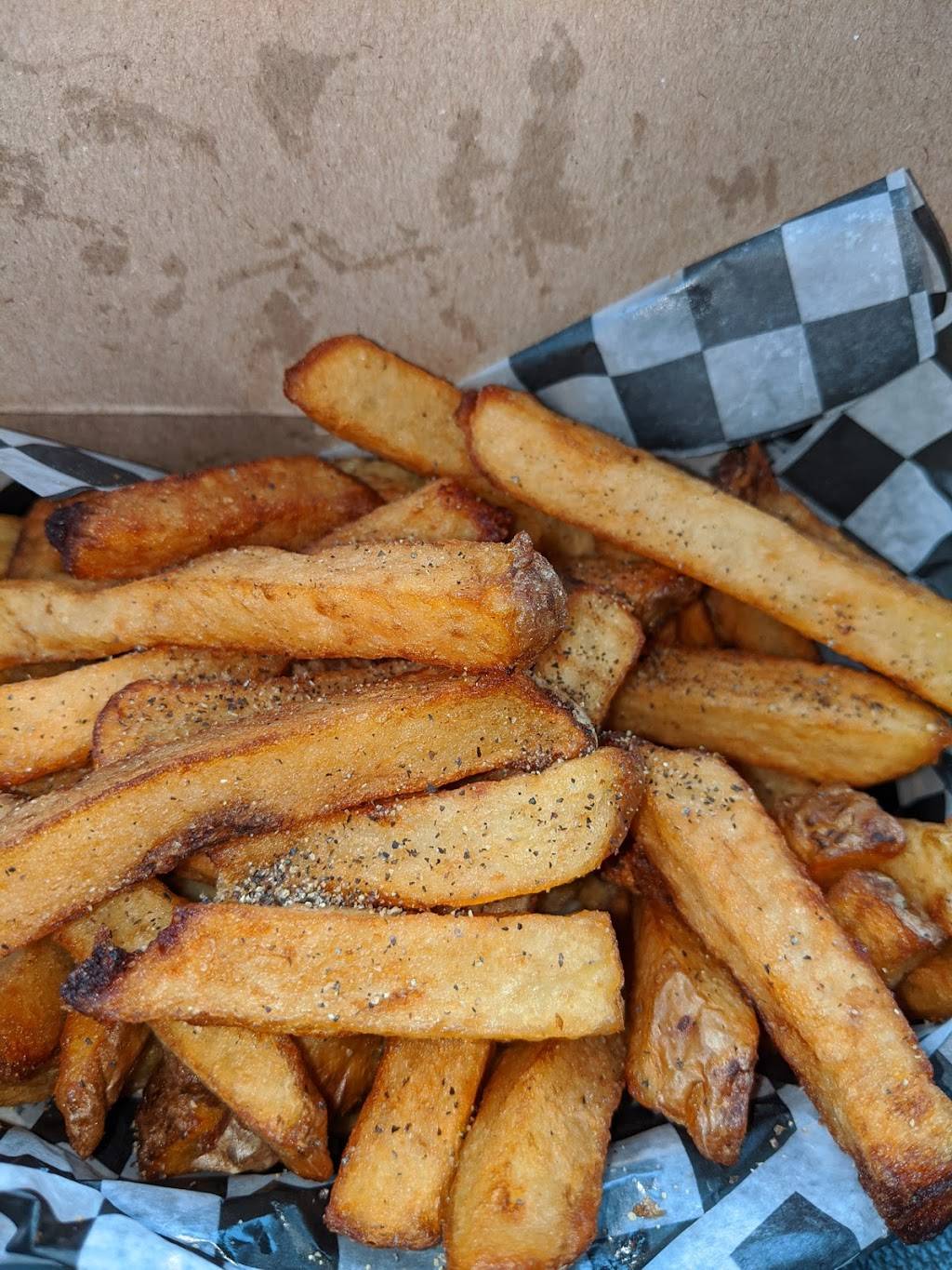 1 Fish 2 Fish | restaurant | 11 Mill St W, Tottenham, ON L0G 1W0, Canada | 2492885555 OR +1 249-288-5555