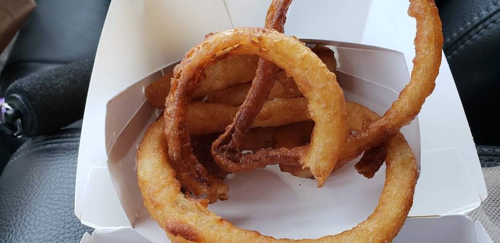 Hardees | restaurant | 104 E Leffler St, Dodgeville, WI 53533, USA | 6089355411 OR +1 608-935-5411