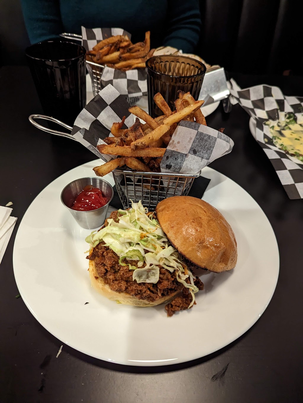 Round House | restaurant | 324 W Main St, S Wood St, Lansdale, PA 19446, USA | 2153682640 OR +1 215-368-2640