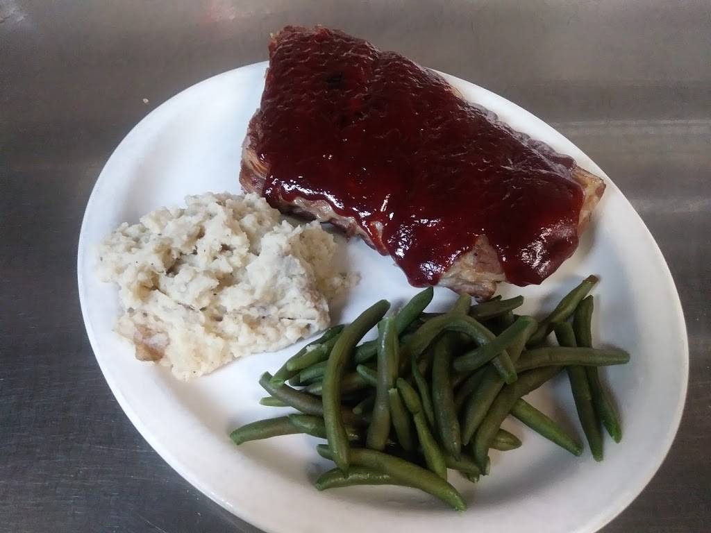 J&Js Family Restaurant | restaurant | 1 North St, Yale, MI 48097, USA | 8103873300 OR +1 810-387-3300