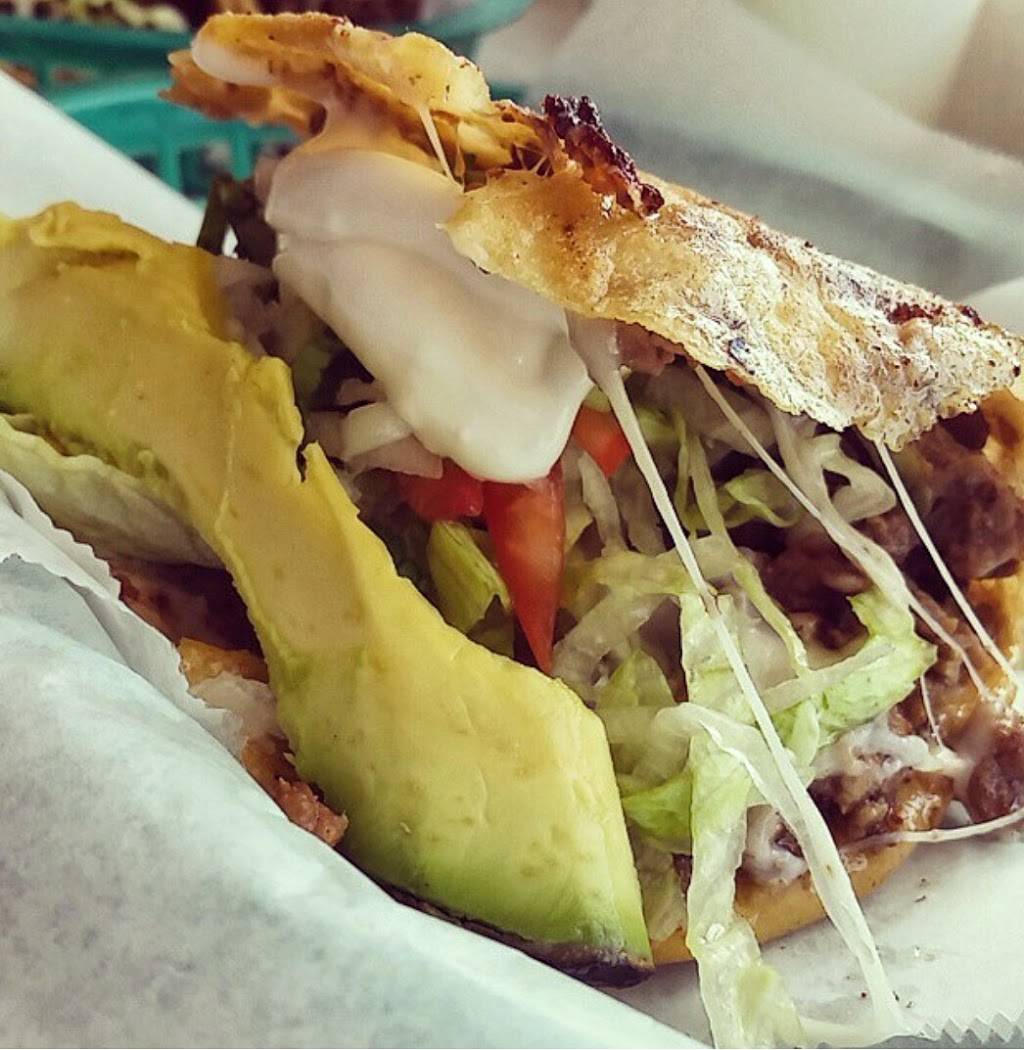 Los Olivos | restaurant | 5031, 5031, 3400 W 31st St, Chicago, IL 60623, USA | 7732471002 OR +1 773-247-1002