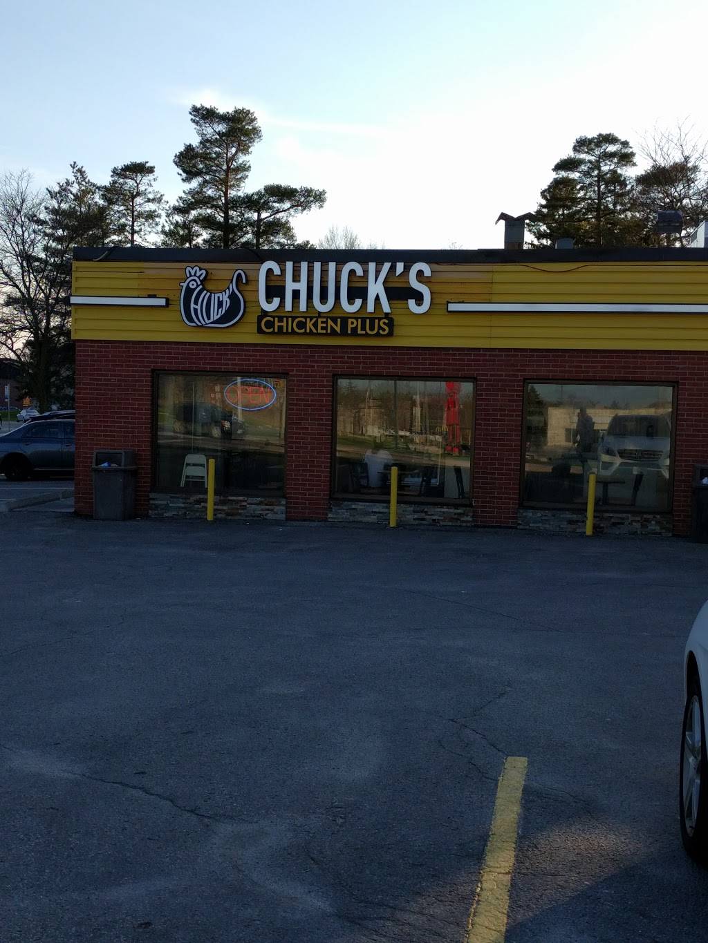 CHUCKS CHICKEN PLUS | restaurant | 2 Henderson Dr #2, Aurora, ON L4G 3L2, Canada | 9057274374 OR +1 905-727-4374