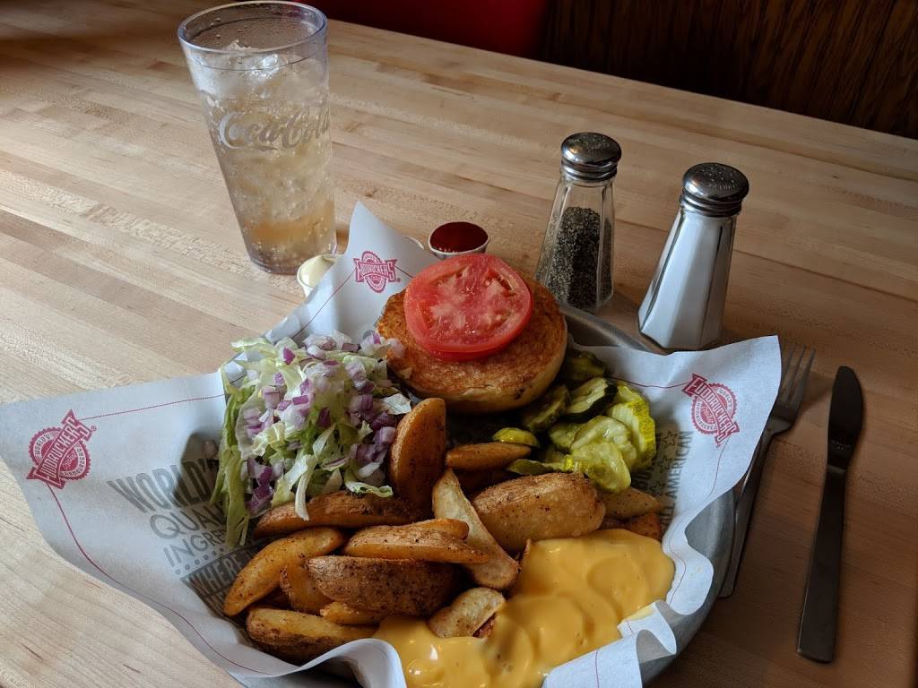 Fuddruckers | restaurant | 16065 W Bluemound Rd, Brookfield, WI 53005, USA | 2627843833 OR +1 262-784-3833