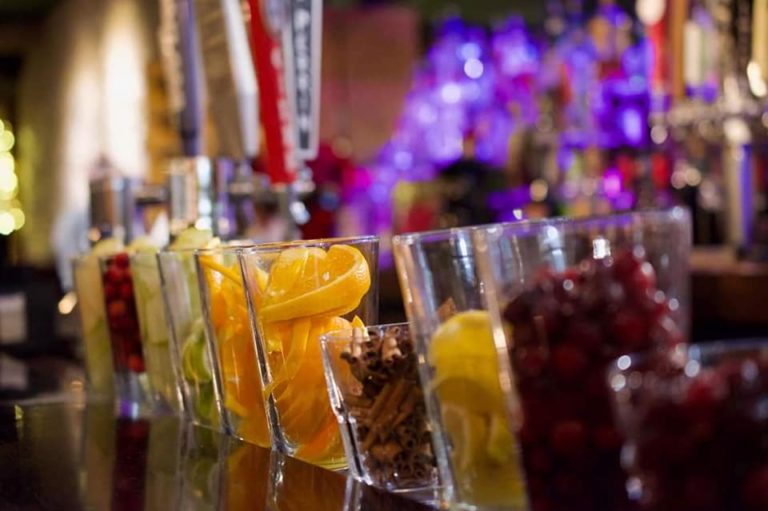 Timbers Of Ludington Open for Lunch | restaurant | 320 S James St, Ludington, MI 49431, USA | 2314259111 OR +1 231-425-9111