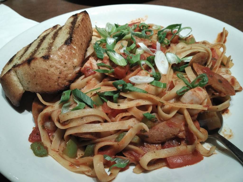 Boston Pizza | restaurant | 16A Leslie St Unit 1, Toronto, ON M4M 3C1, Canada | 4167784700 OR +1 416-778-4700