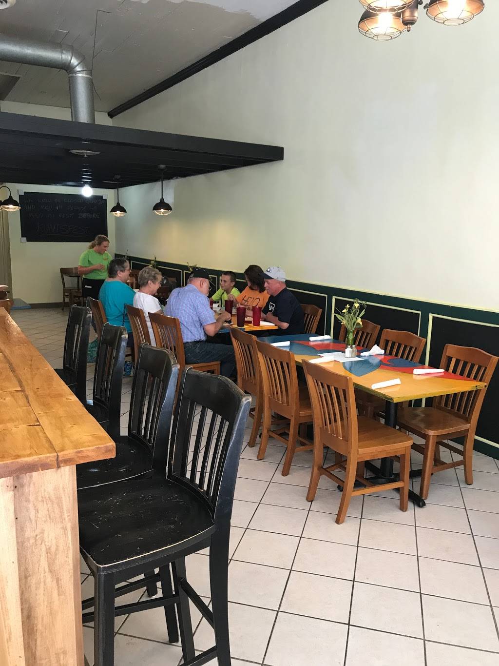 MaryScott’s Kitchen | restaurant | 518 Main St, New Harmony, IN 47631, USA | 8122705030 OR +1 812-270-5030