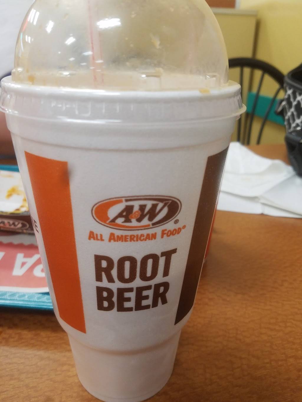 A&W Restaurant | restaurant | 300 Tanger Blvd #218, Branson, MO 65616, USA | 4173377112 OR +1 417-337-7112