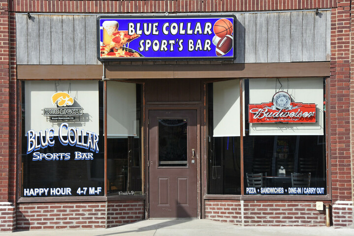 Blue Collar Sports Bar, L.L.C. | restaurant | 120 E Main St, Manchester, IA 52057, USA | 5639273009 OR +1 563-927-3009