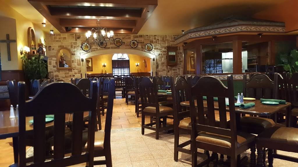 La Hacienda De Los Fernandez | restaurant | 1571 W Lake St, Addison, IL 60101, USA | 6309329551 OR +1 630-932-9551