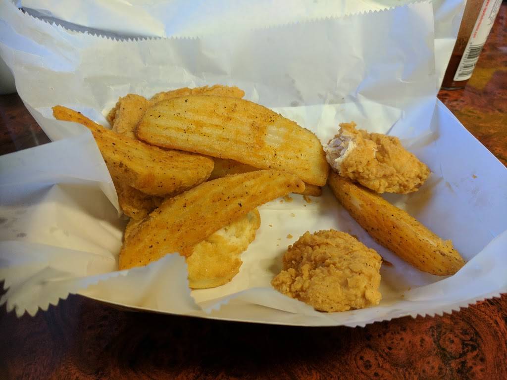 Krispy Krunchy Chicken | restaurant | 1025 Eden Way N, Chesapeake, VA 23320, USA | 7574102041 OR +1 757-410-2041