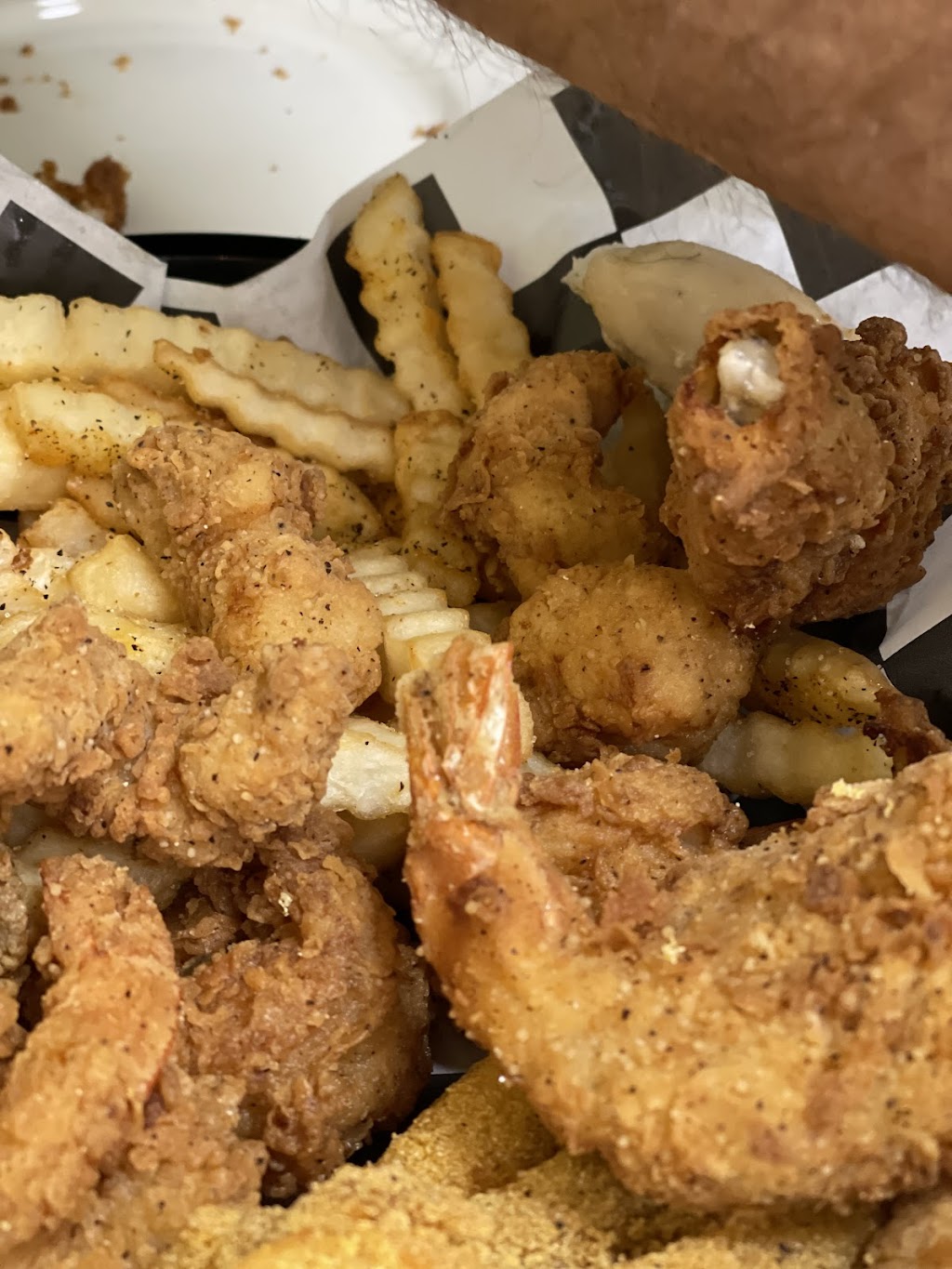 Fish Tales Jasper | restaurant | 424 E Gibson St, Jasper, TX 75951, USA | 4092025000 OR +1 409-202-5000