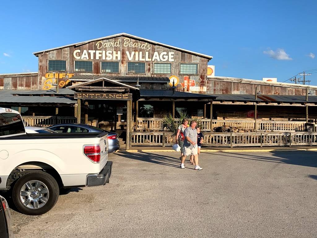 David Beards Catfish Village | restaurant | 1950 W Texas Ave, Waskom, TX 75692, USA | 9036874800 OR +1 903-687-4800