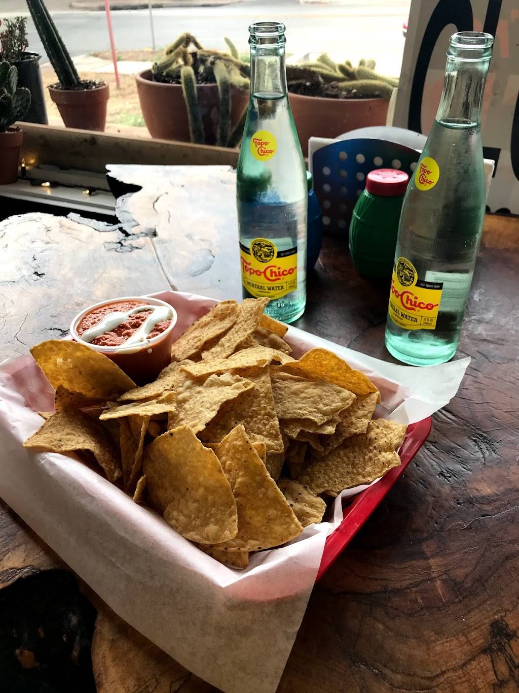 Vaquero Taquero | restaurant | 104 E 31st St, Austin, TX 78705, USA | 5123665578 OR +1 512-366-5578