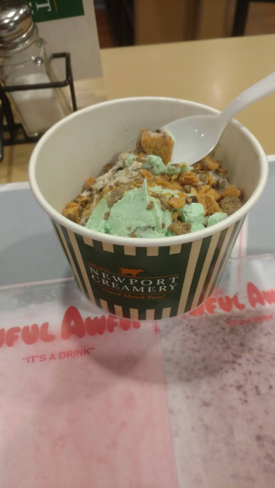 Newport Creamery | restaurant | Warwick Mall, 400 Bald Hill Rd, Warwick, RI 02886, USA | 4017374309 OR +1 401-737-4309