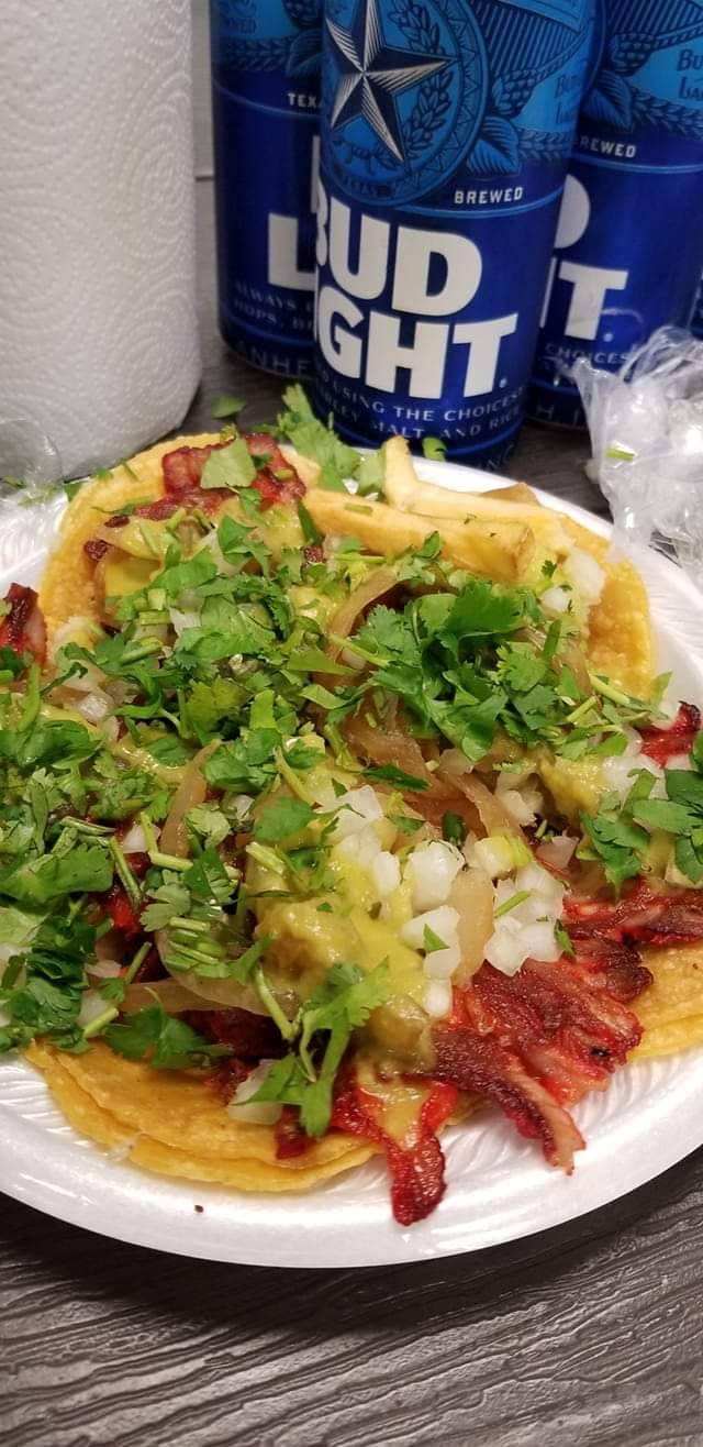 El Perron Hot Dogs | restaurant | 5020 East Sam Houston Pkwy N, Houston, TX 77015, USA | 8322039512 OR +1 832-203-9512