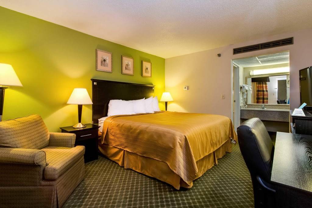 Quality Inn & Suites Moline - Quad Cities | restaurant | 6910 27th St, Moline, IL 61265, USA | 3095176283 OR +1 309-517-6283
