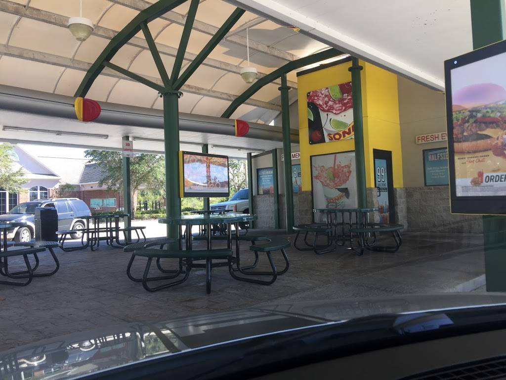 Sonic Drive-In | restaurant | 16525 Fishhawk Blvd, Lithia, FL 33547, USA | 8136625335 OR +1 813-662-5335