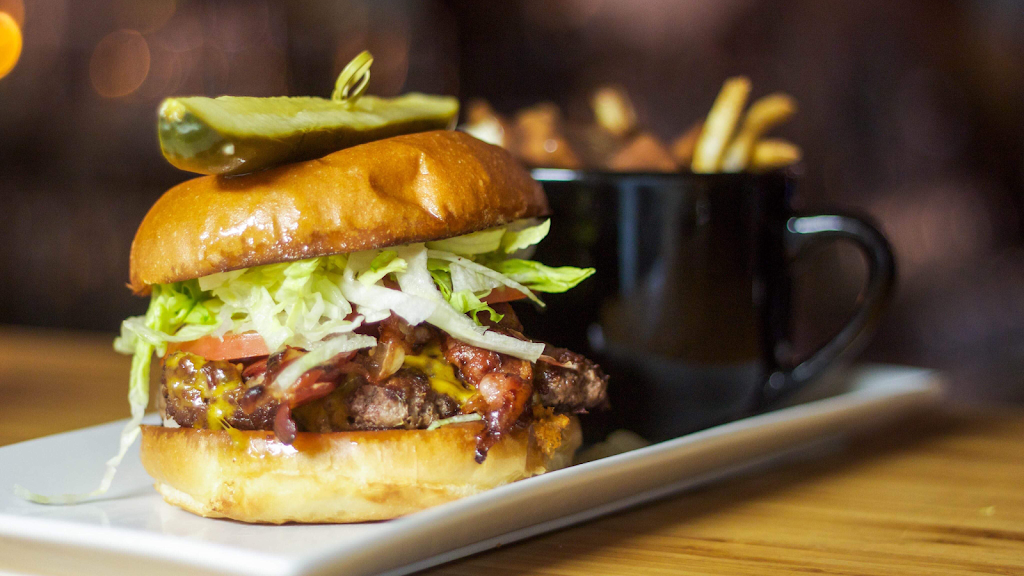 Garfields | restaurant | 1 County 50 Rd W, Harrow, ON N0R 1G0, Canada | 2262070418 OR +1 226-207-0418