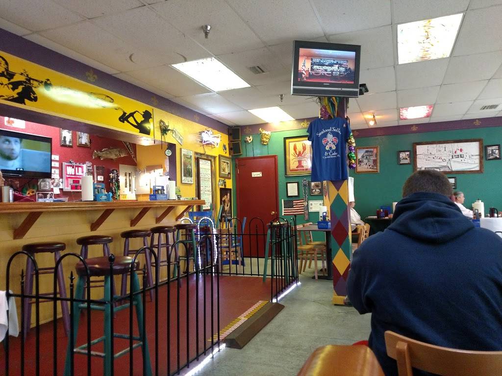 Cajun jimmys seafood seller | cafe | 300 se, US-19, Crystal River, FL 34429, USA | 3522284936 OR +1 352-228-4936