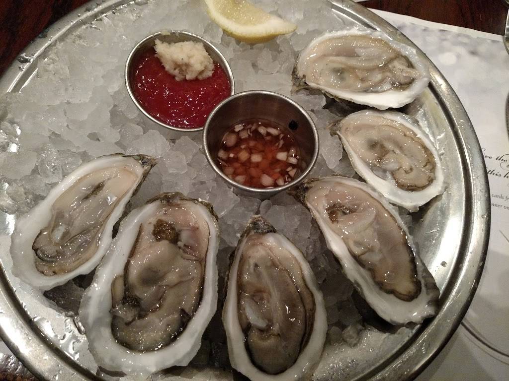 Legal Sea Foods | restaurant | 320 23rd St S, Arlington, VA 22202, USA | 7034151200 OR +1 703-415-1200