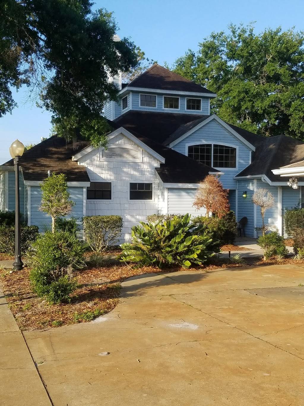 Geronimos Grill | restaurant | 359 W Burleigh Blvd, Tavares, FL 32778, USA | 3527427432 OR +1 352-742-7432