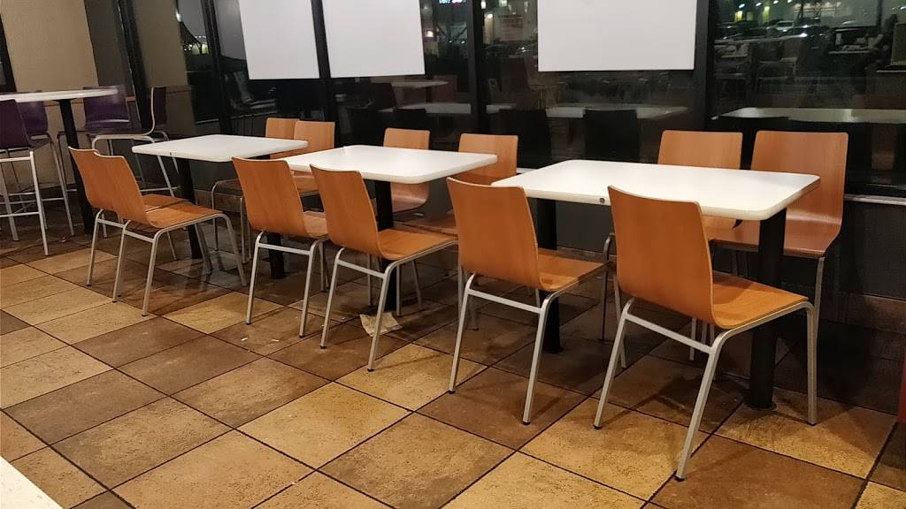 Taco Bell | meal takeaway | 81 Ranch Dr, Milpitas, CA 95035, USA | 4089462206 OR +1 408-946-2206