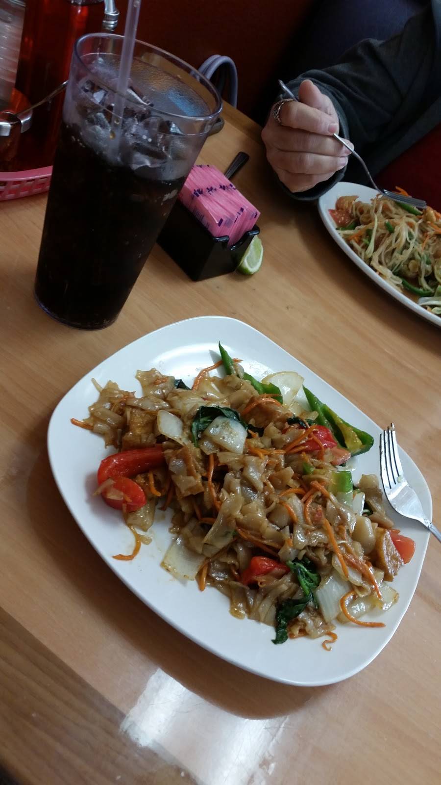 Thai Rice N Noodle | restaurant | 9094 Camp Bowie W Blvd, Fort Worth, TX 76116, USA | 8175603758 OR +1 817-560-3758